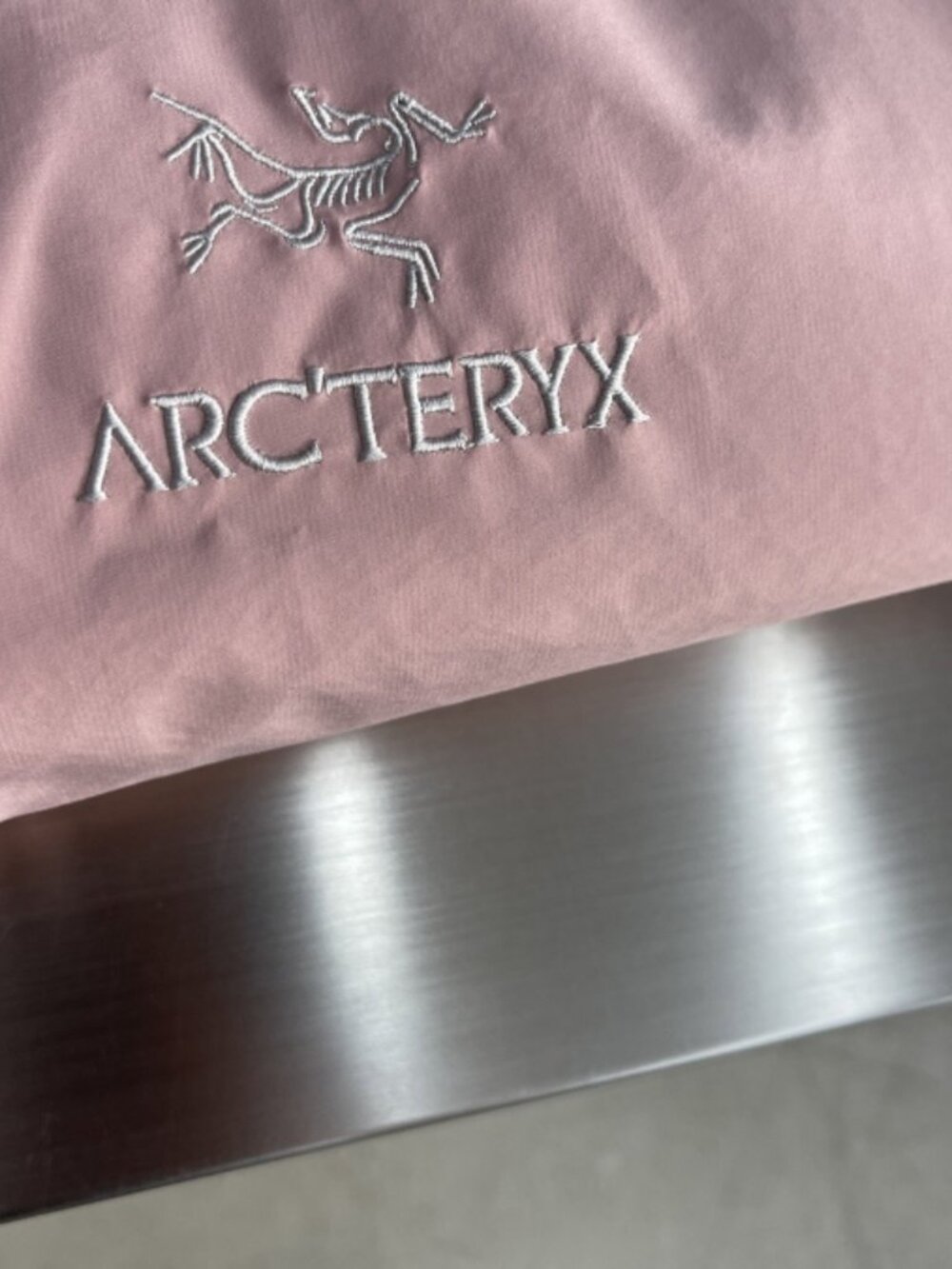 Arc'teryx Pink GORE-TEX Waterproof & Windproof Hardshell Jacket – Size S - Picture 4 of 6